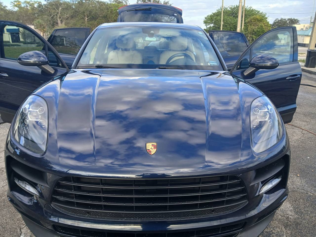 Porsche Macan front detail